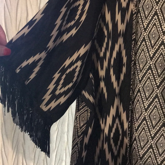 boho lightweight wrap kimono with fringe🌼 - Picture 3 of 5